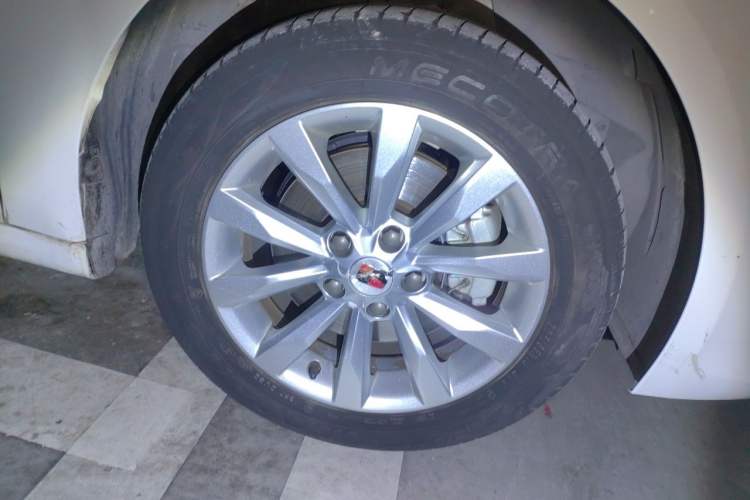 Used Roewe i6 2017 20T Automatic Internet Smart Edition Right Front Wheel Hub