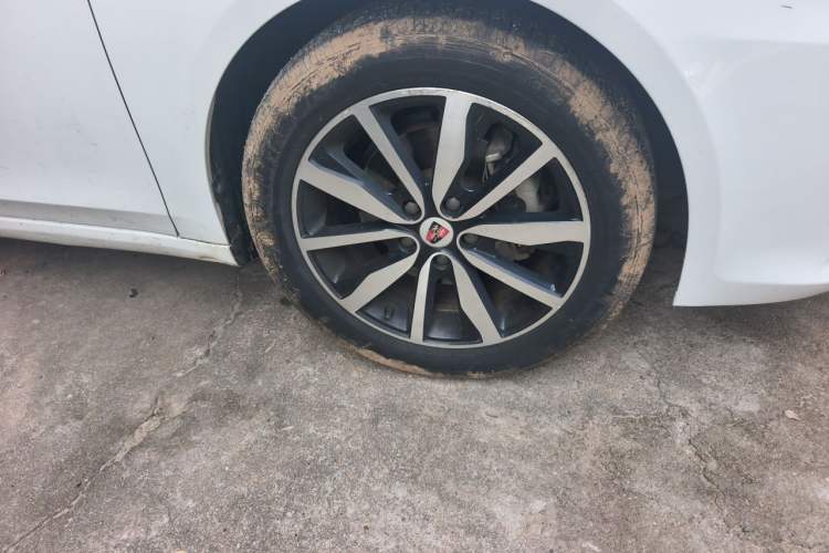 Used Roewe i6 2017 20T Automatic Internet ZhiZun Edition Right Front Wheel Hub