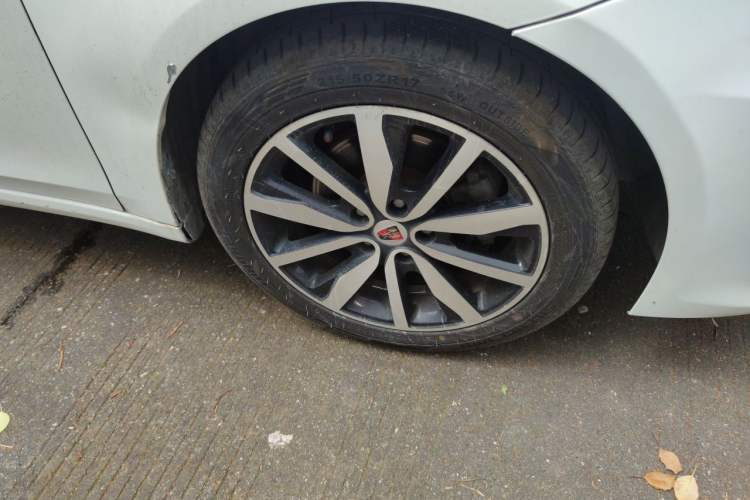 Used Roewe i6 2017 20T Automatic Internet ZhiZun Edition Right Front Wheel Hub