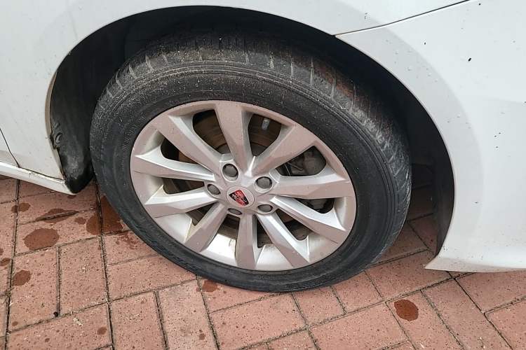 Used Roewe i6 2017 20T Automatic Internet Smart Edition Right Front Wheel Hub