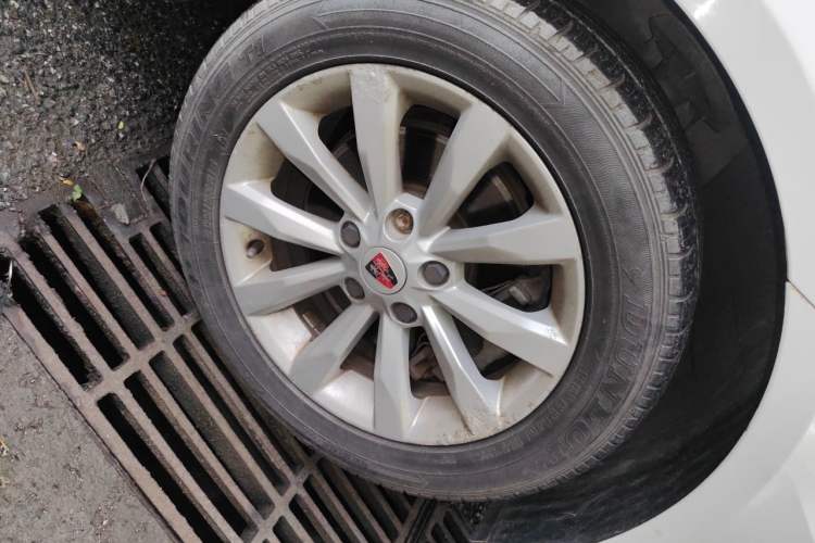Used Roewe i6 2017 20T Automatic Flagship Edition Right Front Wheel Hub
