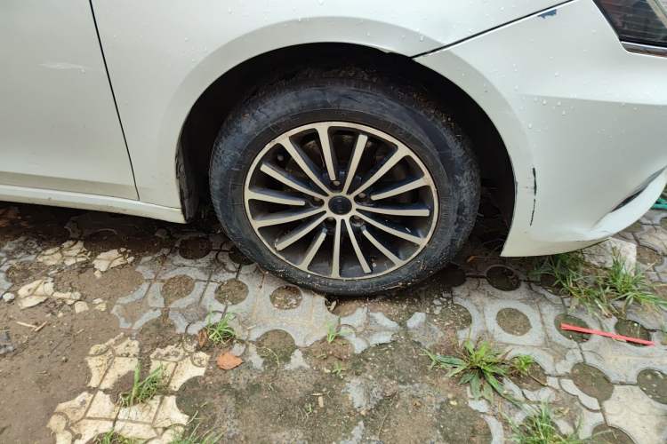 Used Roewe i6 2017 20T Automatic Internet Smart Edition Right Front Wheel Hub