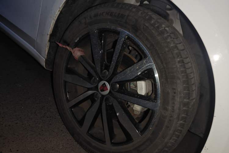 Used Roewe i6 2017 20T Automatic Internet ZhiZun Edition Right Front Wheel Hub