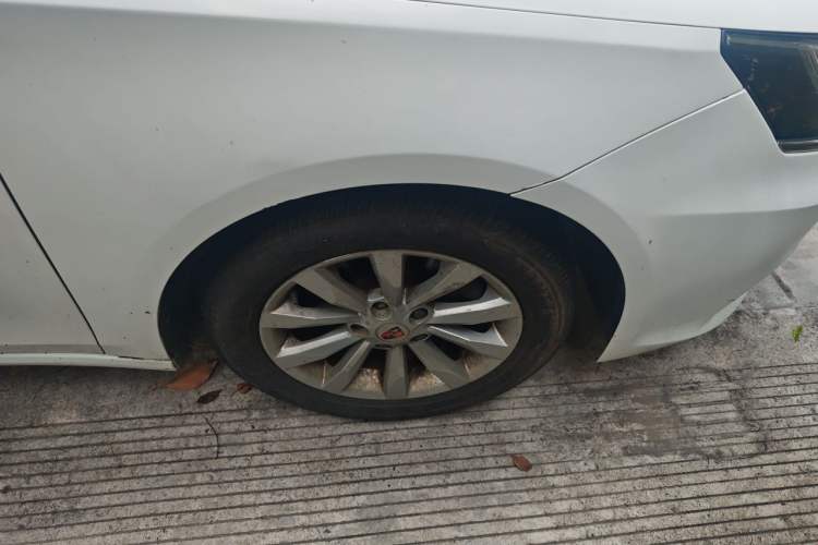 Used Roewe i6 2017 20T Automatic Flagship Edition Right Front Wheel Hub