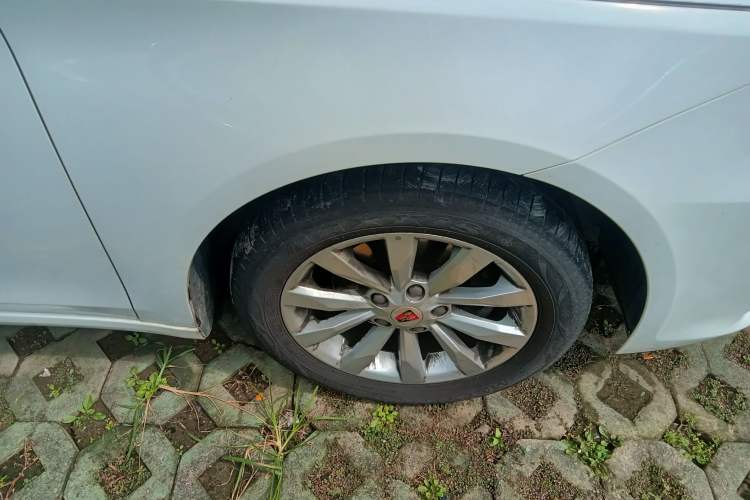 Used Roewe i6 2017 16T Manual Luxury Edition Right Front Wheel Hub