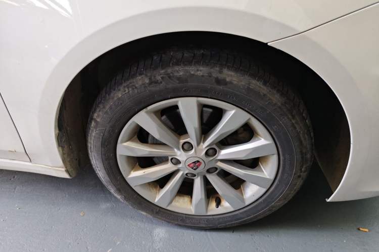 Used Roewe i6 2017 20T Automatic Internet Smart Edition Right Front Wheel Hub