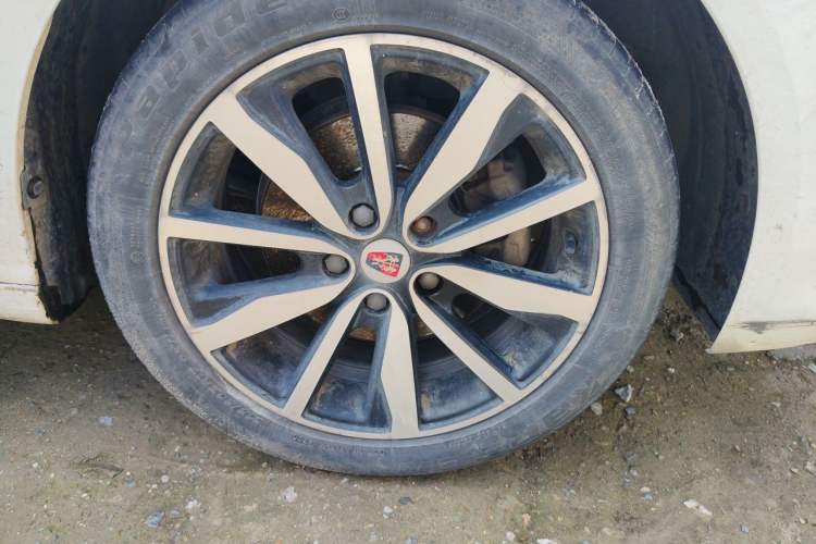 Used Roewe i6 2017 20T Automatic Internet ZhiZun Edition Right Front Wheel Hub