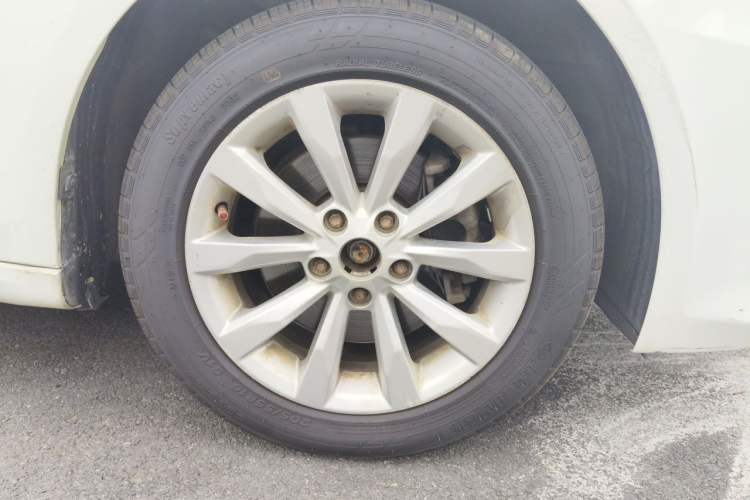 Used Roewe i6 2017 20T Automatic Flagship Edition Right Front Wheel Hub
