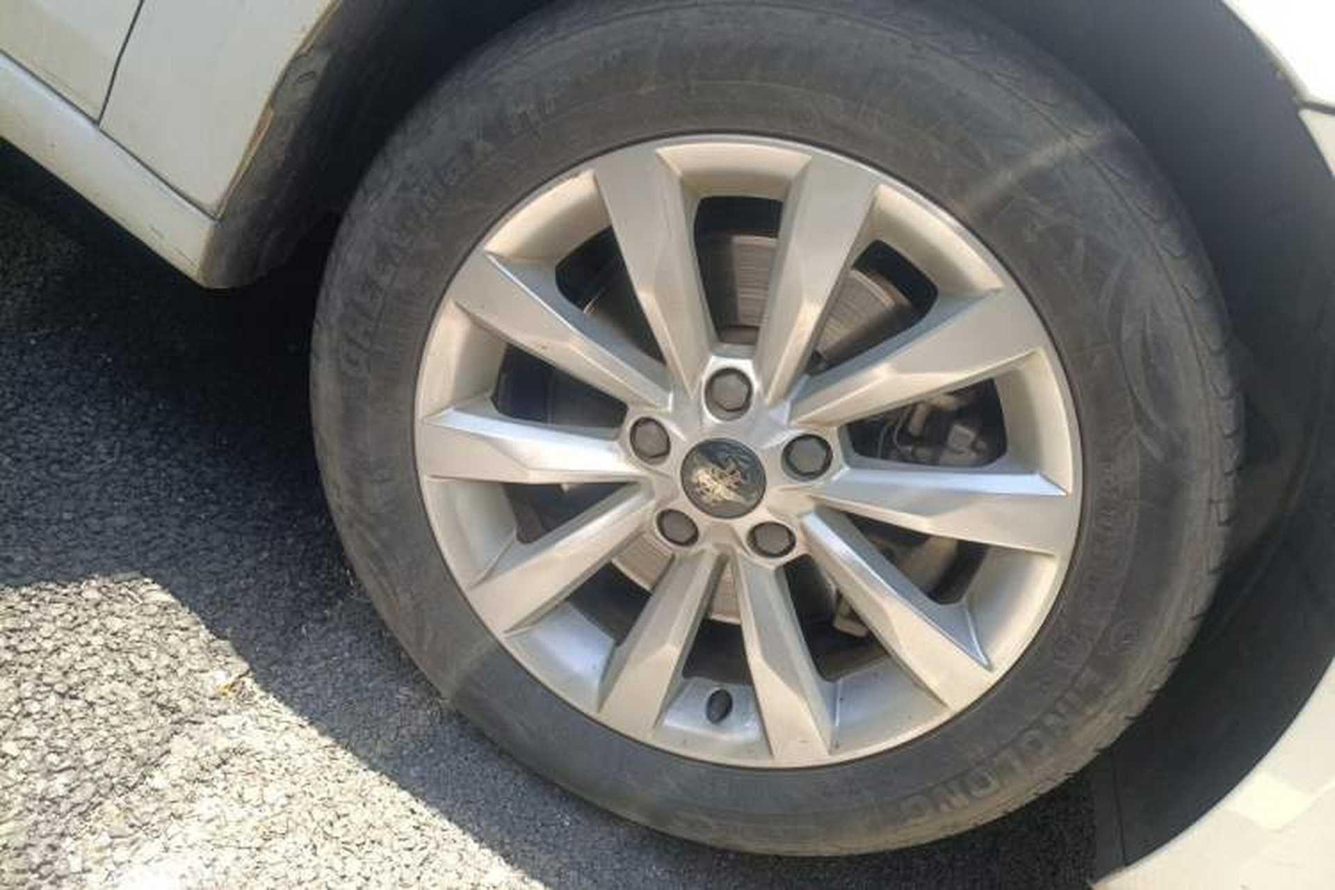Used Roewe i6 2017 20T Automatic Flagship Edition Right Front Wheel Hub