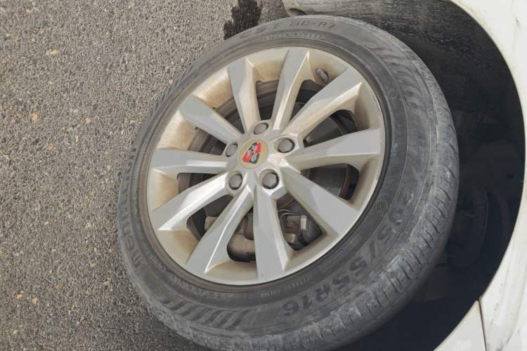 Used Roewe i6 2017 20T Automatic Internet Smart Edition Right Front Wheel Hub
