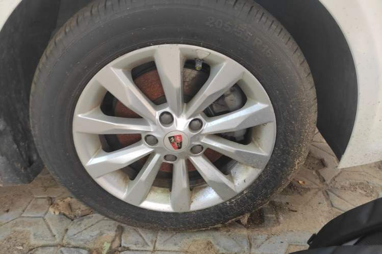 Used Roewe i6 2017 20T Automatic Flagship Edition Right Front Wheel Hub