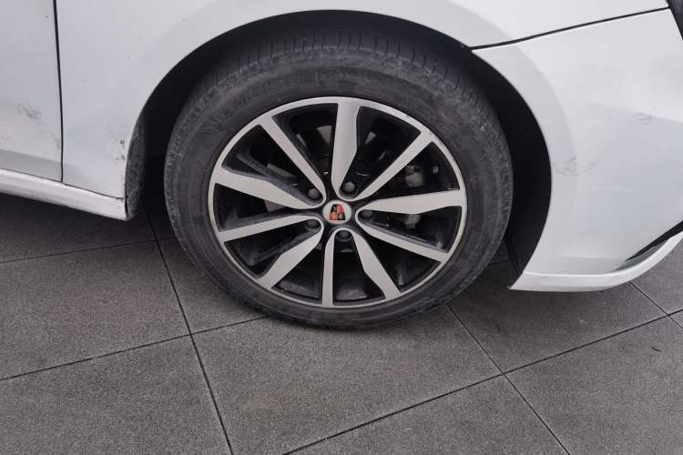 Used Roewe i6 2017 20T Automatic Internet Smart Edition Right Front Wheel Hub