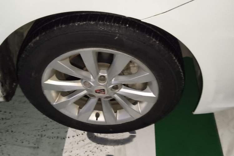 Used Roewe i6 2017 20T Automatic Flagship Edition Right Front Wheel Hub