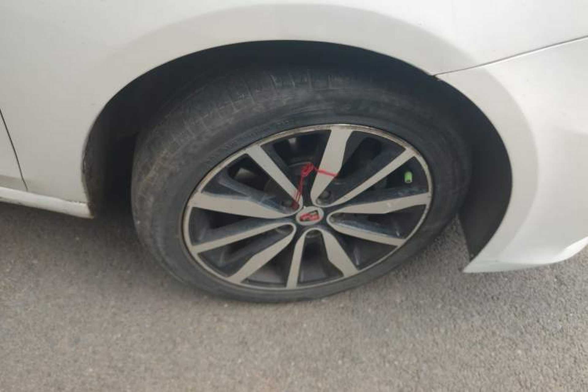 Used Roewe i6 2017 20T Automatic Flagship Edition Right Front Wheel Hub