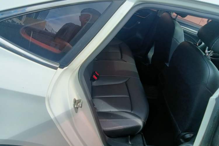 Used Roewe i6 2017 16T Manual Luxury Edition Right Rear Seat