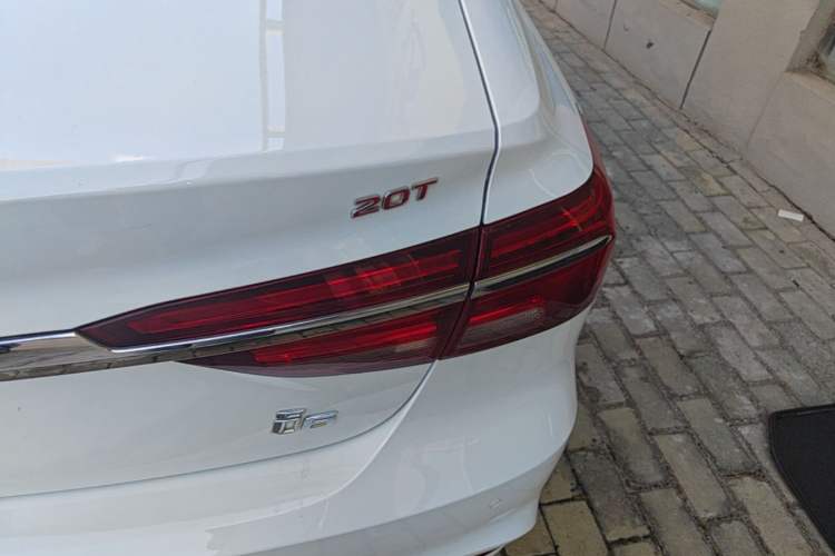 Used Roewe i6 2017 20T Automatic Internet Smart Edition Right Rear Taillight