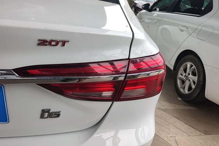 Used Roewe i6 2017 20T Automatic Internet ZhiZun Edition Right Rear Taillight