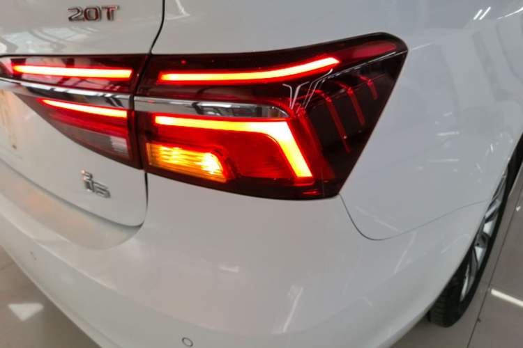 Used Roewe i6 2017 20T Automatic Internet Smart Edition Right Rear Taillight