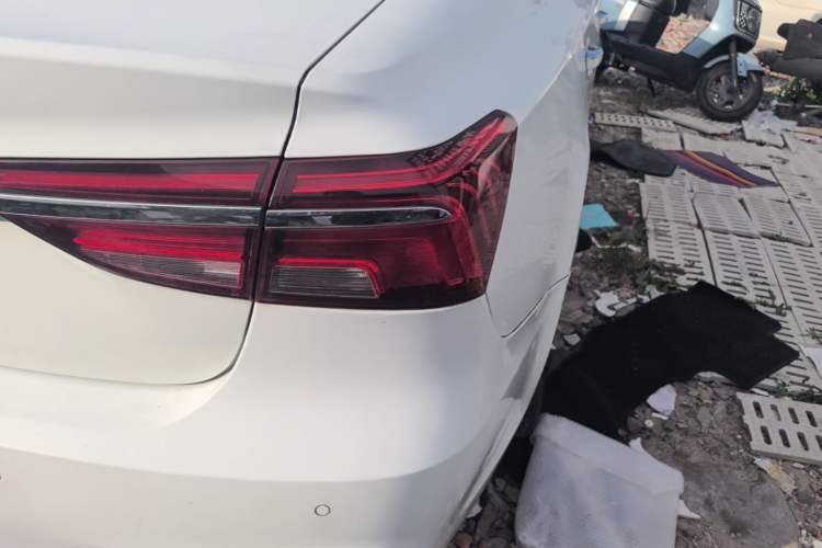 Used Roewe i6 2017 20T Automatic Flagship Edition Right Rear Taillight
