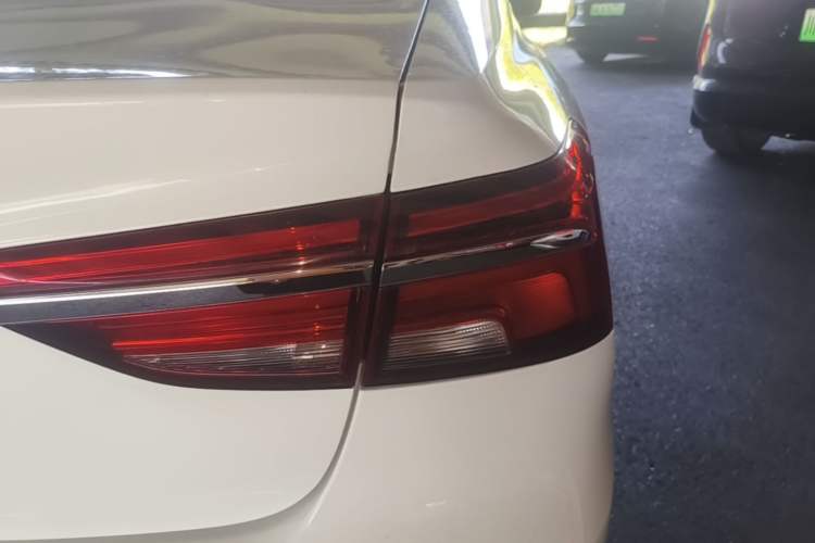 Used Roewe i6 2017 20T Automatic Flagship Edition Right Rear Taillight