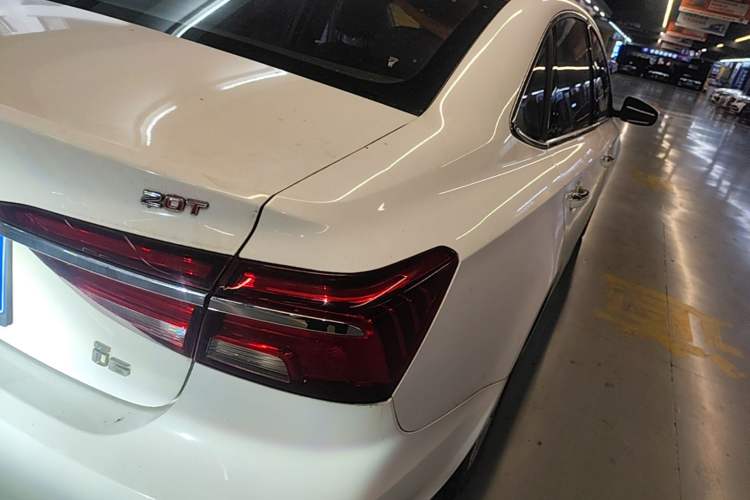 Used Roewe i6 2017 20T Automatic Internet Smart Edition Right Rear Taillight
