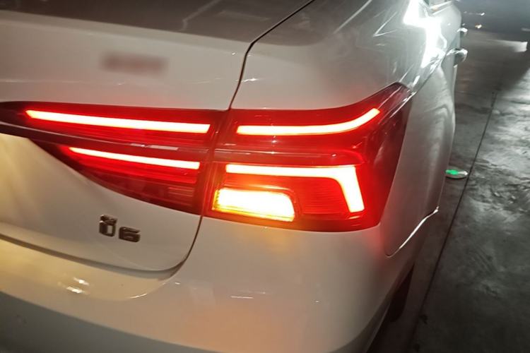 Used Roewe i6 2017 20T Automatic Flagship Edition Right Rear Taillight
