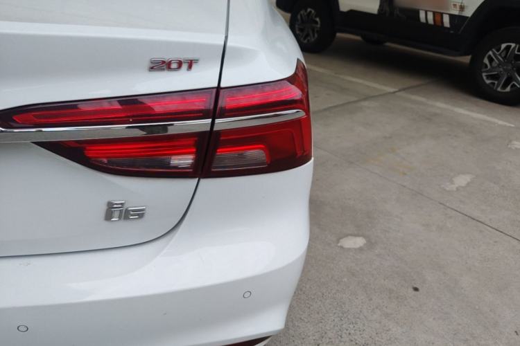 Used Roewe i6 2017 20T Automatic Flagship Edition Right Rear Taillight