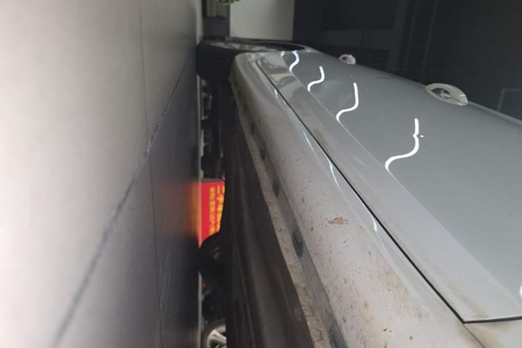 Used Roewe i6 2017 16T Manual Luxury Edition Right Side Sill