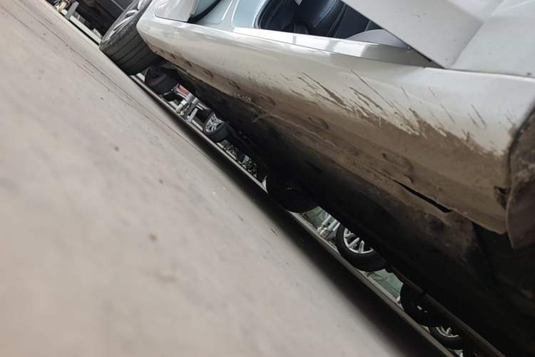 Used Roewe i6 2017 20T Automatic Internet ZhiZun Edition Right Side Sill