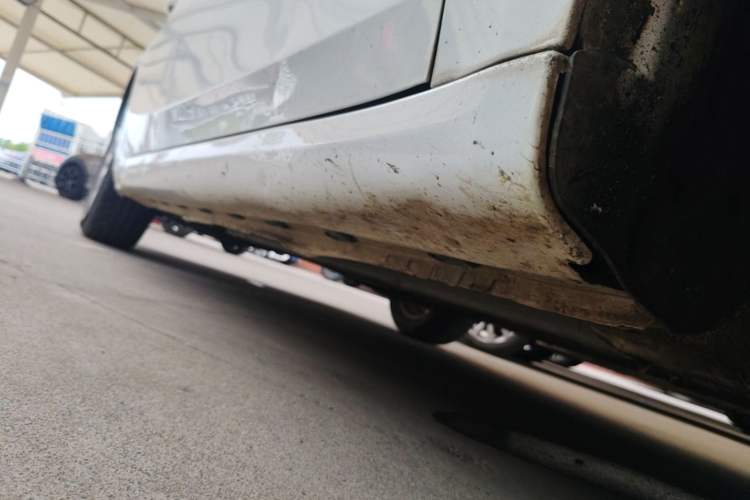 Used Roewe i6 2017 20T Automatic Flagship Edition Right Side Sill