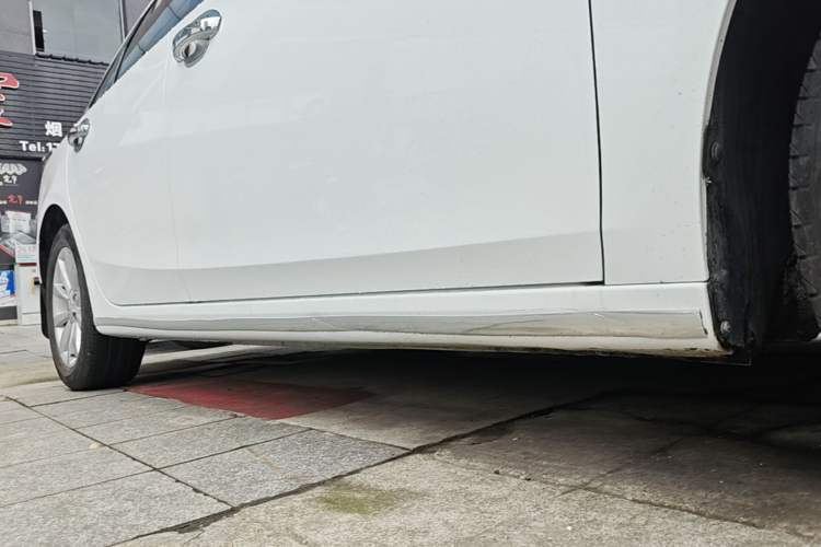 Used Roewe i6 2017 20T Automatic Flagship Edition Right Side Sill