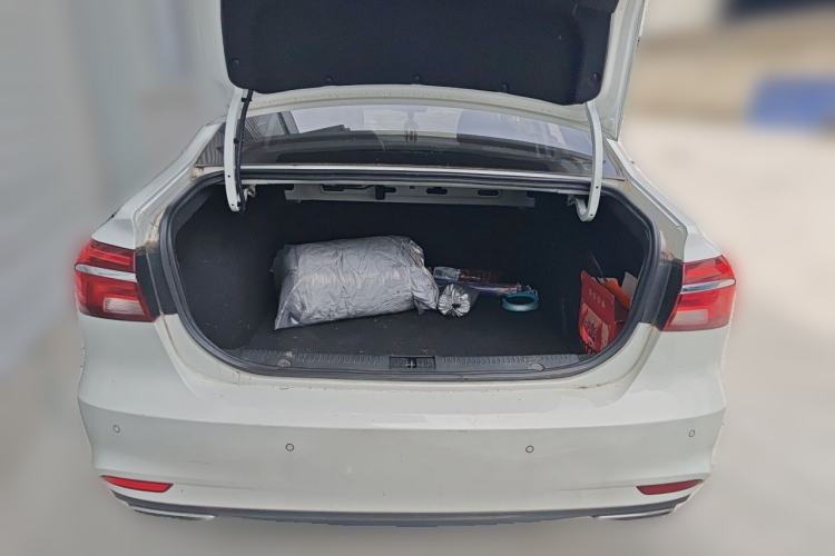 Used Roewe i6 2017 20T Automatic Internet ZhiZun Edition Trunk