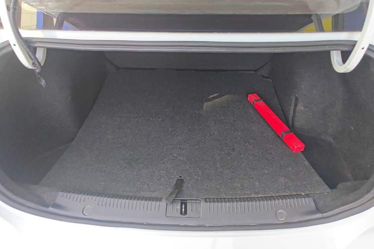 Used Roewe i6 2017 20T Automatic Internet Smart Edition Trunk