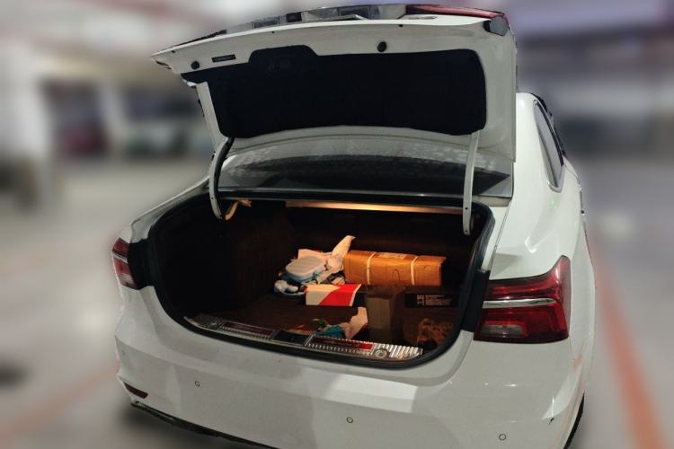 Used Roewe i6 2017 20T Automatic Flagship Edition Trunk