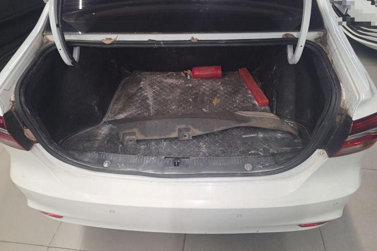 Used Roewe i6 2017 16T Manual Luxury Edition Trunk