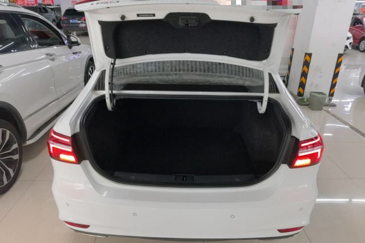 Used Roewe i6 2017 20T Automatic Internet Smart Edition Trunk