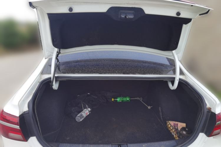 Used Roewe i6 2017 20T Automatic Internet ZhiZun Edition Trunk