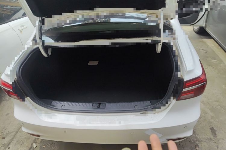 Used Roewe i6 2017 20T Automatic Internet Smart Edition Trunk