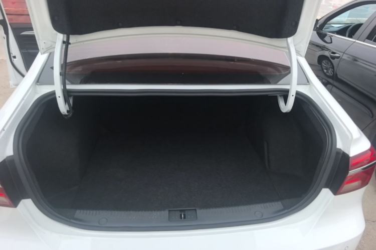 Used Roewe i6 2017 20T Manual Luxury Edition Trunk