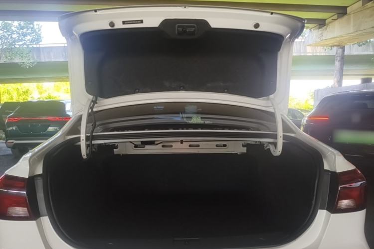 Used Roewe i6 2017 20T Automatic Flagship Edition Trunk