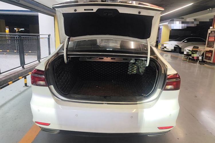 Used Roewe i6 2017 20T Automatic Internet Smart Edition Trunk
