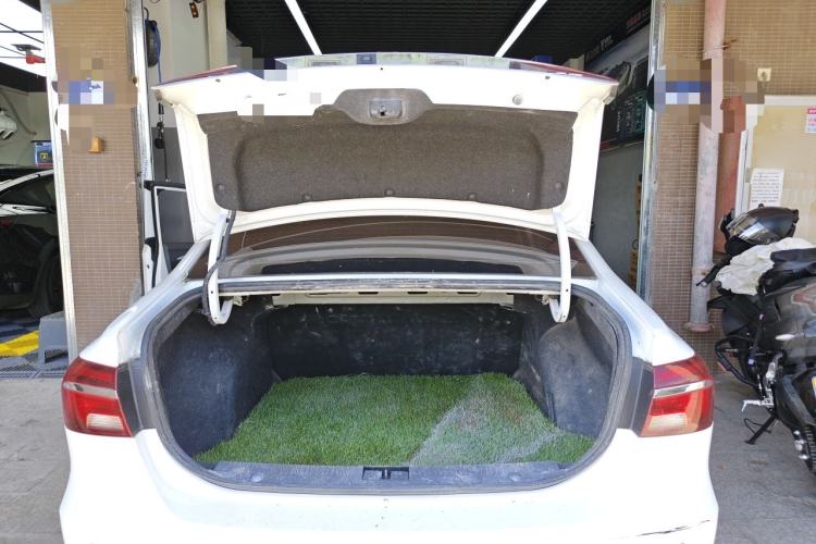 Used Roewe i6 2017 20T Automatic Internet Smart Edition Trunk