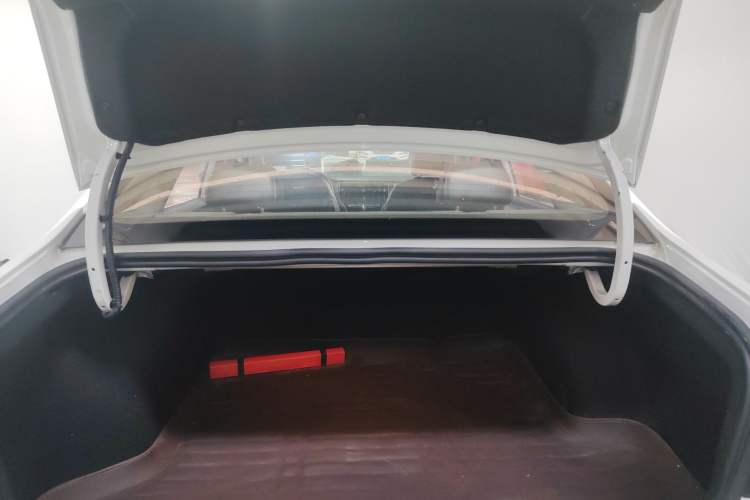 Used Roewe i6 2017 20T Manual Luxury Edition Trunk