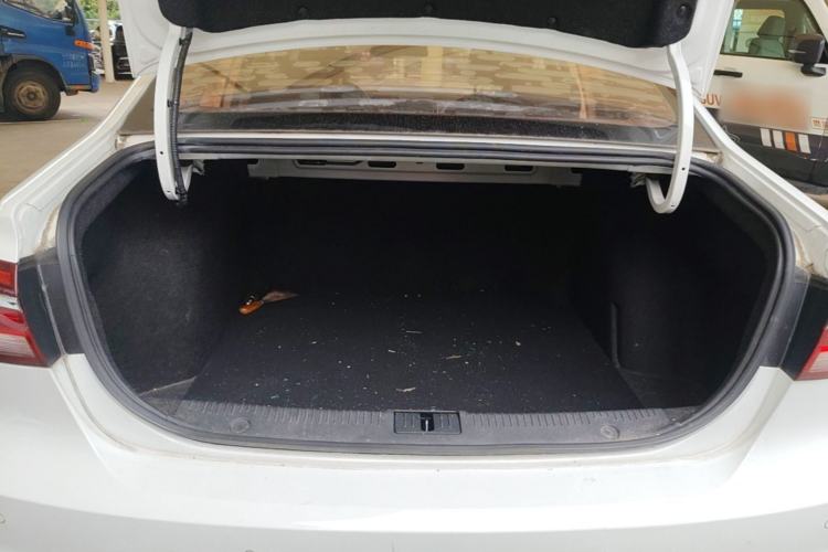 Used Roewe i6 2017 20T Automatic Flagship Edition Trunk