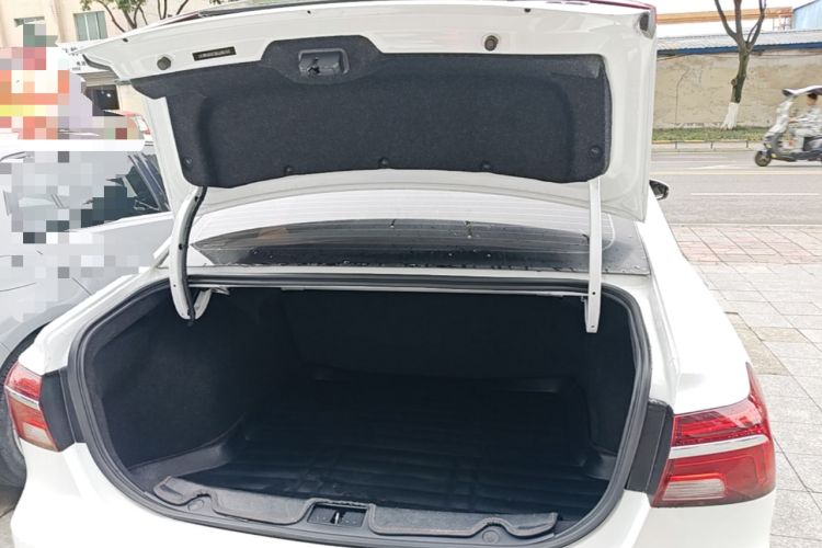 Used Roewe i6 2017 20T Automatic Flagship Edition Trunk