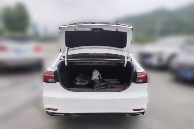 Used Roewe i6 2017 20T Automatic Internet Smart Edition Trunk