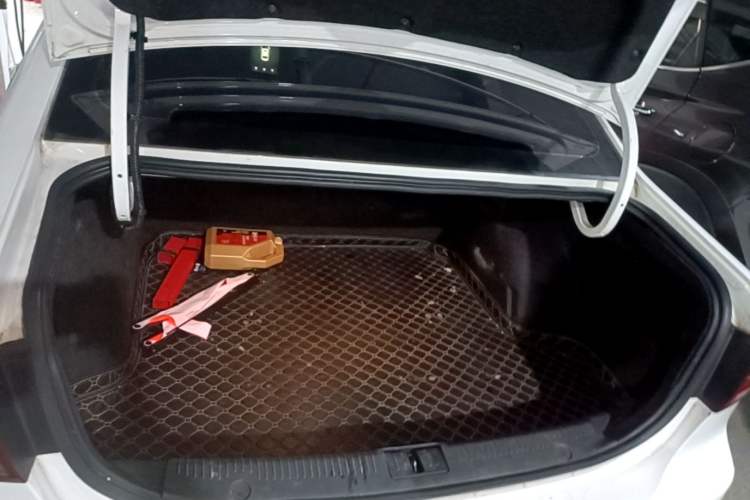 Used Roewe i6 2017 20T Automatic Internet Smart Edition Trunk
