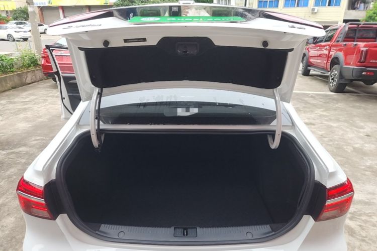 Used Roewe i6 2017 20T Automatic Internet Smart Edition Trunk