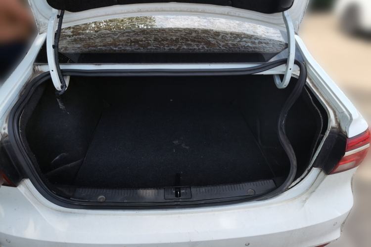 Used Roewe i6 2017 20T Manual Luxury Edition Trunk