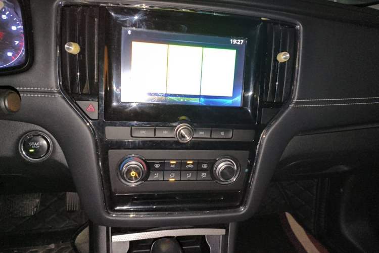 Used Roewe i6 2018 20T Automatic Internet Smart Edition Audio And AC Panel